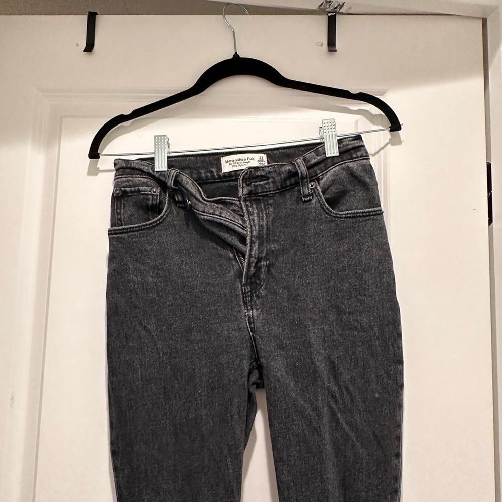 Black Abercrombie & Fitch 
The 90s Slim Straight